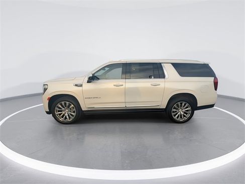 Used 2022 GMC Yukon XL Denali image 5