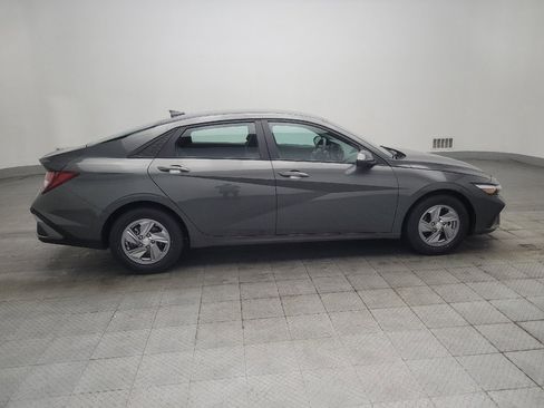 Used 2024 Hyundai Elantra SE FWD image 10
