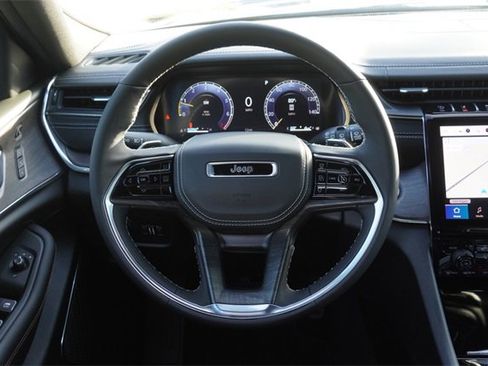 New 2025 Jeep Grand Cherokee L Overland w/ Luxury Tech Group IV image 17