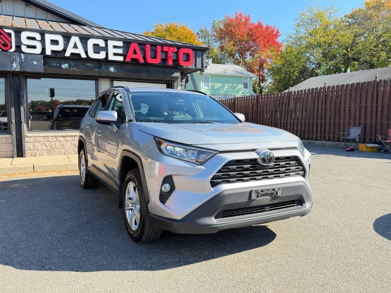 Used 2021 Toyota RAV4 XLE AWD/4WD image 4