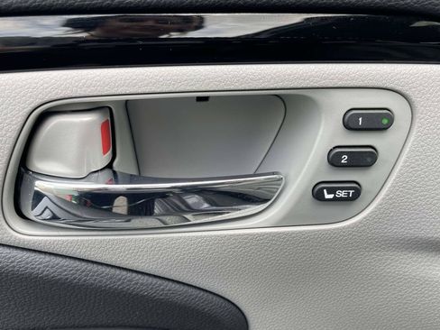 Used 2016 Honda Pilot Touring image 17