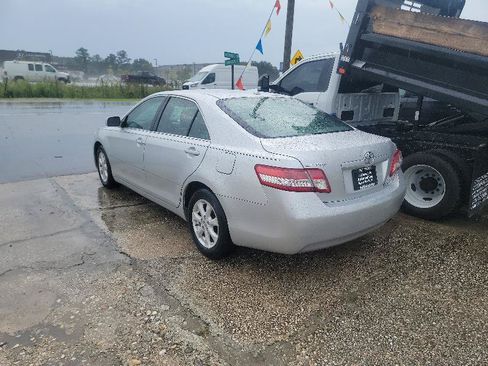 Used 2011 Toyota Camry LE w/ LE Extra-Value Pkg FWD image 5