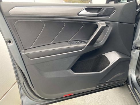 Used 2023 Volkswagen Tiguan SE R-Line image 15