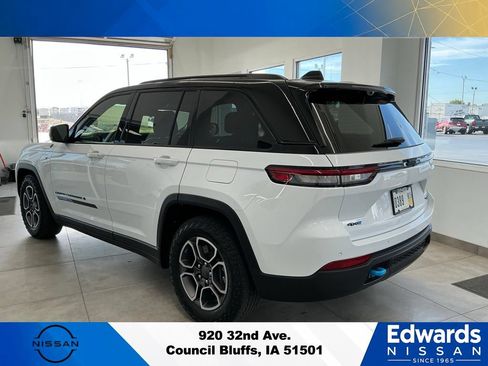 Used 2022 Jeep Grand Cherokee Trailhawk w/ Advanced Protech Group II AWD/4WD image 5
