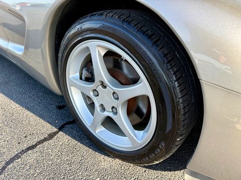 Used 2001 Chevrolet Corvette Convertible w/ Preferred Equipment Group2 image 16