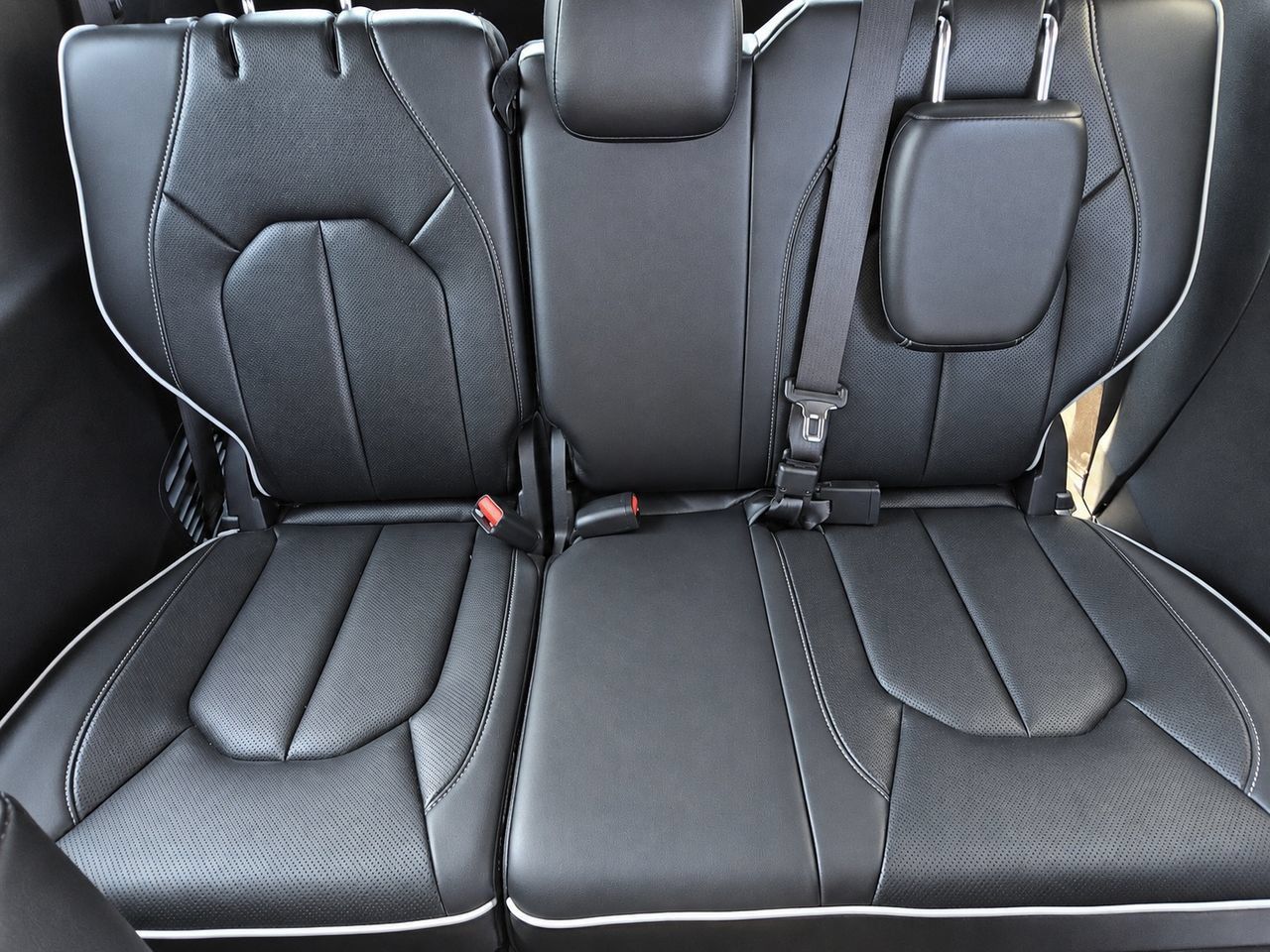 Used 2025 Chrysler Pacifica Limited FWD image 28