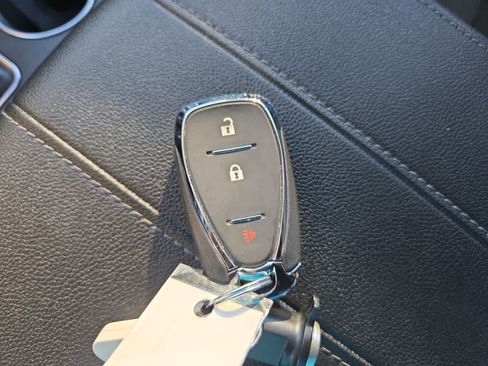 Used 2023 Chevrolet Traverse LT image 33