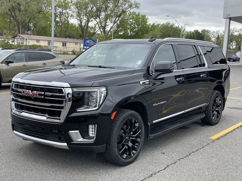 Used 2022 GMC Yukon XL SLT w/ SLT Luxury Package AWD/4WD image 3