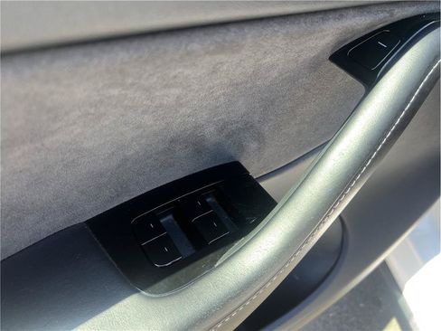 Used 2020 Tesla Model Y Long Range AWD/4WD image 18