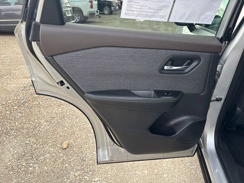 Used 2022 Nissan Rogue SV AWD/4WD image 18