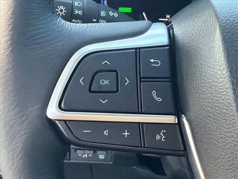 Used 2026 Toyota Sienna XLE FWD image 23