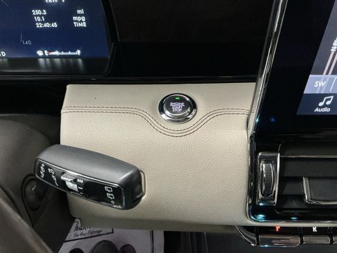 Used 2018 Lincoln Navigator Select w/ Technology Package image 30