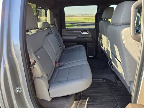 Used 2024 GMC Sierra 3500 SLT image 25