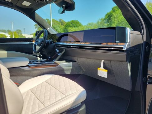 New 2026 Cadillac Escalade Platinum Sport w/ LPO, ONYX Package AWD/4WD image 28