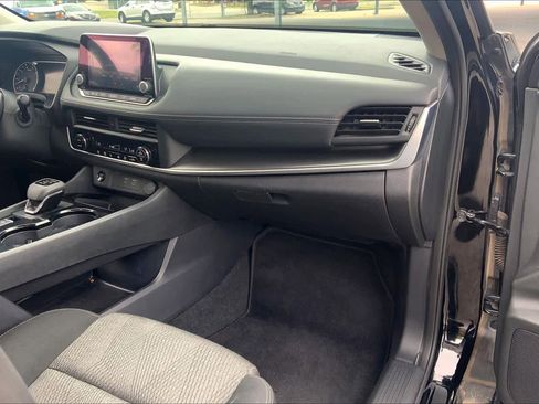 Used 2025 Nissan Rogue SV FWD image 19
