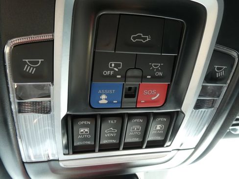 Used 2024 RAM 1500 Laramie AWD/4WD image 29