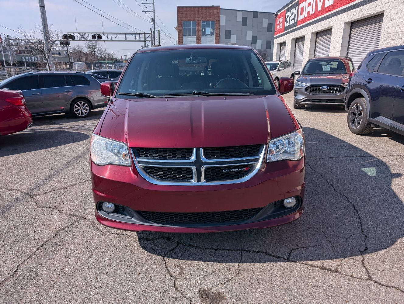 Used 2017 Dodge Grand Caravan SXT FWD image 3