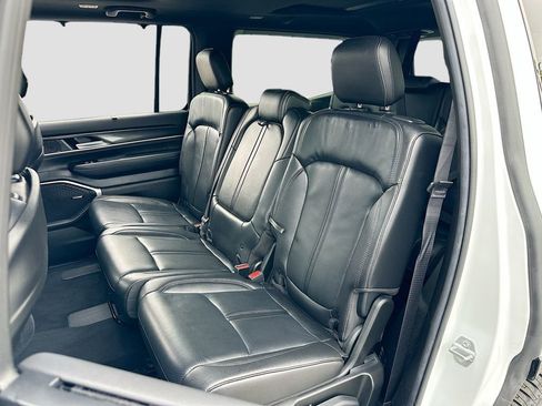 Used 2023 Jeep Wagoneer 4WD w/ Premium Group I image 26