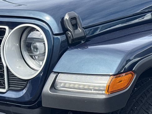 Used 2025 Jeep Wrangler Sahara w/ Dual Top Group image 5