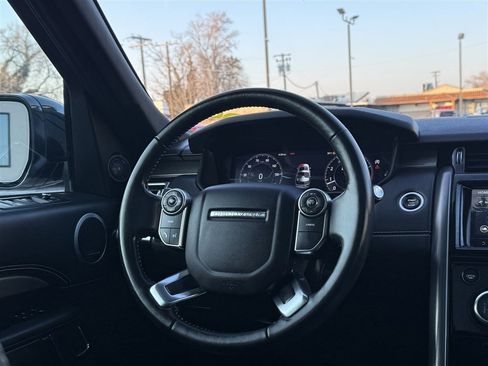 Used 2018 Land Rover Discovery HSE image 28