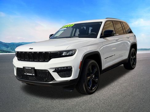 Certified 2023 Jeep Grand Cherokee Limited w/ Luxury Tech Group II RWD image 4