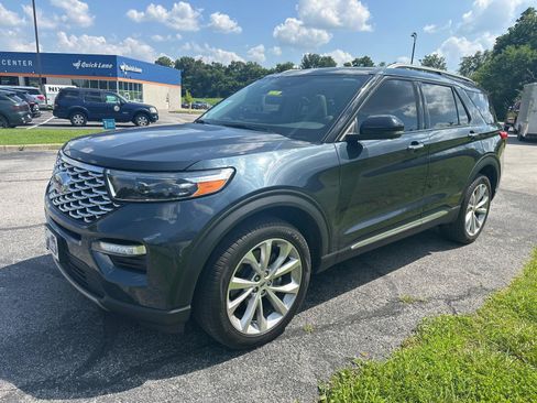 Used 2022 Ford Explorer Platinum w/ Technology Package AWD/4WD image 5