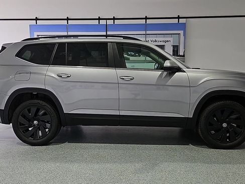 New 2026 Volkswagen Atlas SE FWD image 10