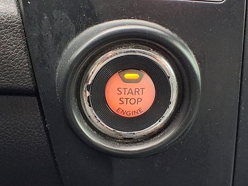 Used 2018 Nissan Titan SV w/ SV Convenience Package RWD image 5
