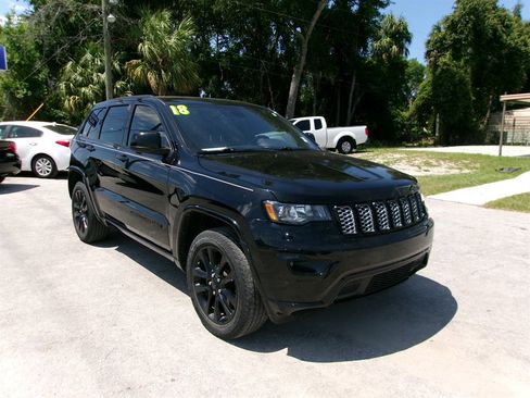 Used 2018 Jeep Grand Cherokee Altitude RWD image 5