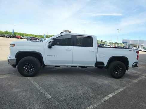 Used 2024 Chevrolet Silverado 2500 LT w/ Convenience Package AWD/4WD image 4