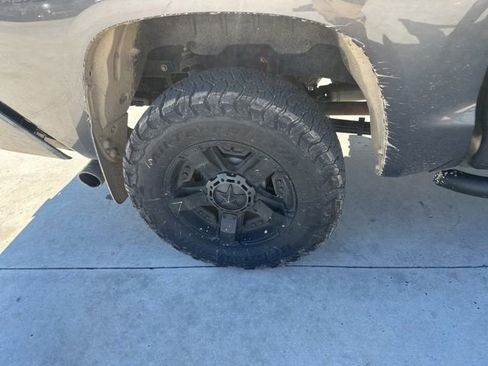 Used 2017 Toyota Tundra SR5 image 9