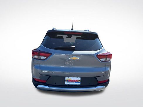 Used 2021 Chevrolet TrailBlazer LT w/ Convenience Package FWD image 4