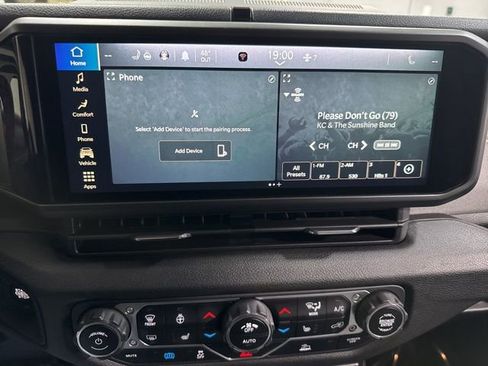 Used 2024 Jeep Wrangler Unlimited image 19