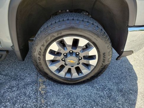Used 2024 Chevrolet Silverado 2500 LT AWD/4WD image 6