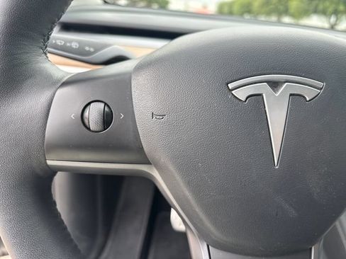 Used 2022 Tesla Model Y Performance AWD/4WD image 17