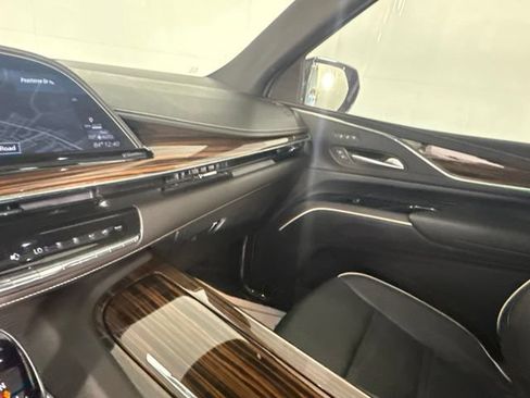 Used 2024 Cadillac Escalade ESV Premium Luxury RWD image 25