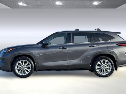 Used 2023 Toyota Highlander Limited image 6