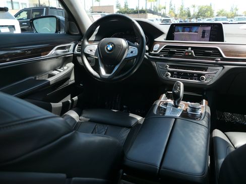 Used 2020 BMW 740i w/ Premium Package RWD image 27