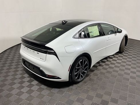 New 2025 Toyota Prius Plug-In Hybrid image 18