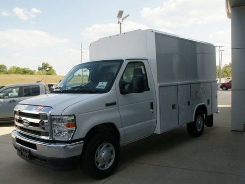 New 2026 Ford E-350 and Econoline 350 Super Duty w/ Power Equipment Group RWD image 5