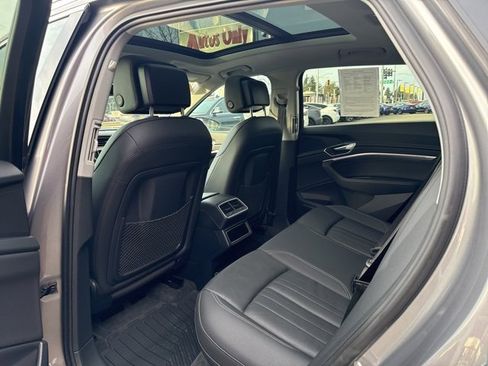 Used 2019 Audi e-tron Premium Plus image 18