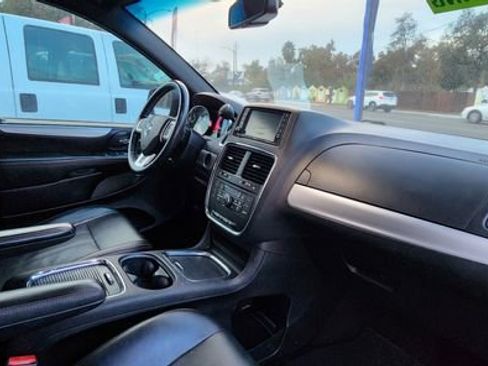 Used 2016 Dodge Grand Caravan R/T w/ Driver Convenience Group image 13
