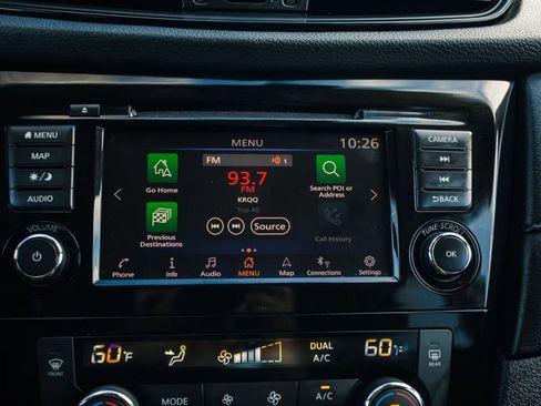 Used 2020 Nissan Rogue SV w/ Premium Package image 23