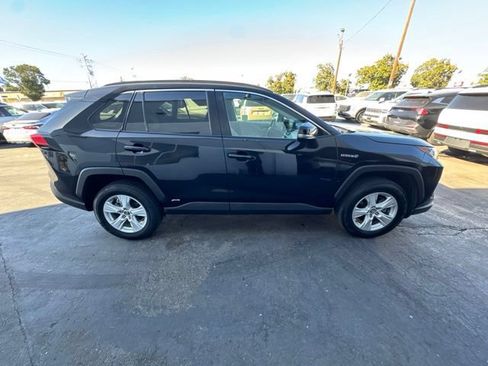 Used 2020 Toyota RAV4 XLE w/ Convenience Package AWD/4WD image 5