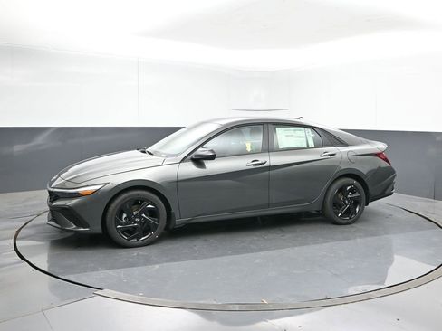 New 2026 Hyundai Elantra SEL Sport Premium FWD image 2