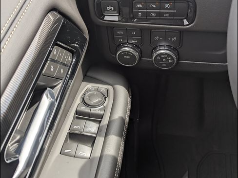 New 2026 GMC Yukon XL Elevation w/ LPO, Floor Liner Package AWD/4WD image 23