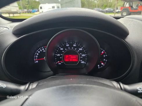 Used 2016 Kia Soul FWD image 17