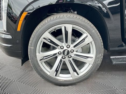 New 2026 Cadillac Escalade ESV Sport w/ Touring Package AWD/4WD image 10