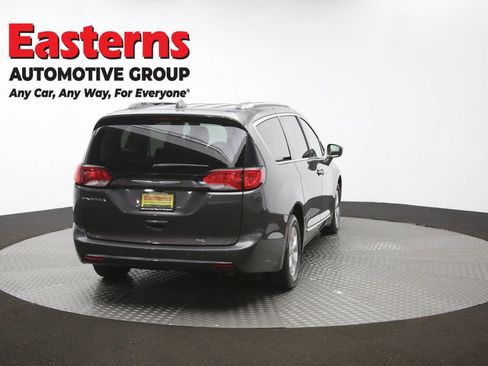 Used 2017 Chrysler Pacifica Touring-L Plus w/ Advanced Safetytec Group FWD image 41
