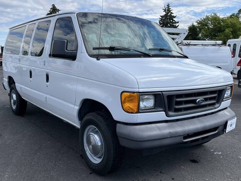 Used 2006 Ford E-350 and Econoline 350 XLT RWD image 3